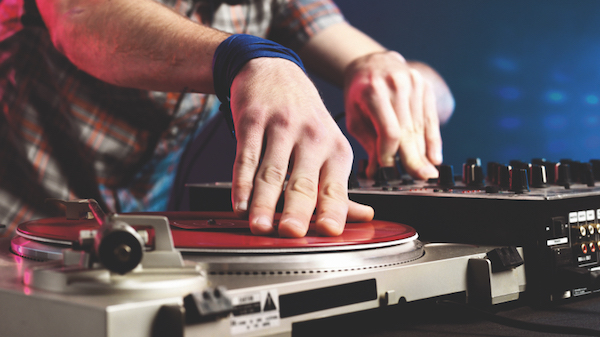 CMU192.newsB.iStock_DJ f09a89d6f5f146c98415ca1b0d3a7c3f How DJing is redefining brain injury rehab