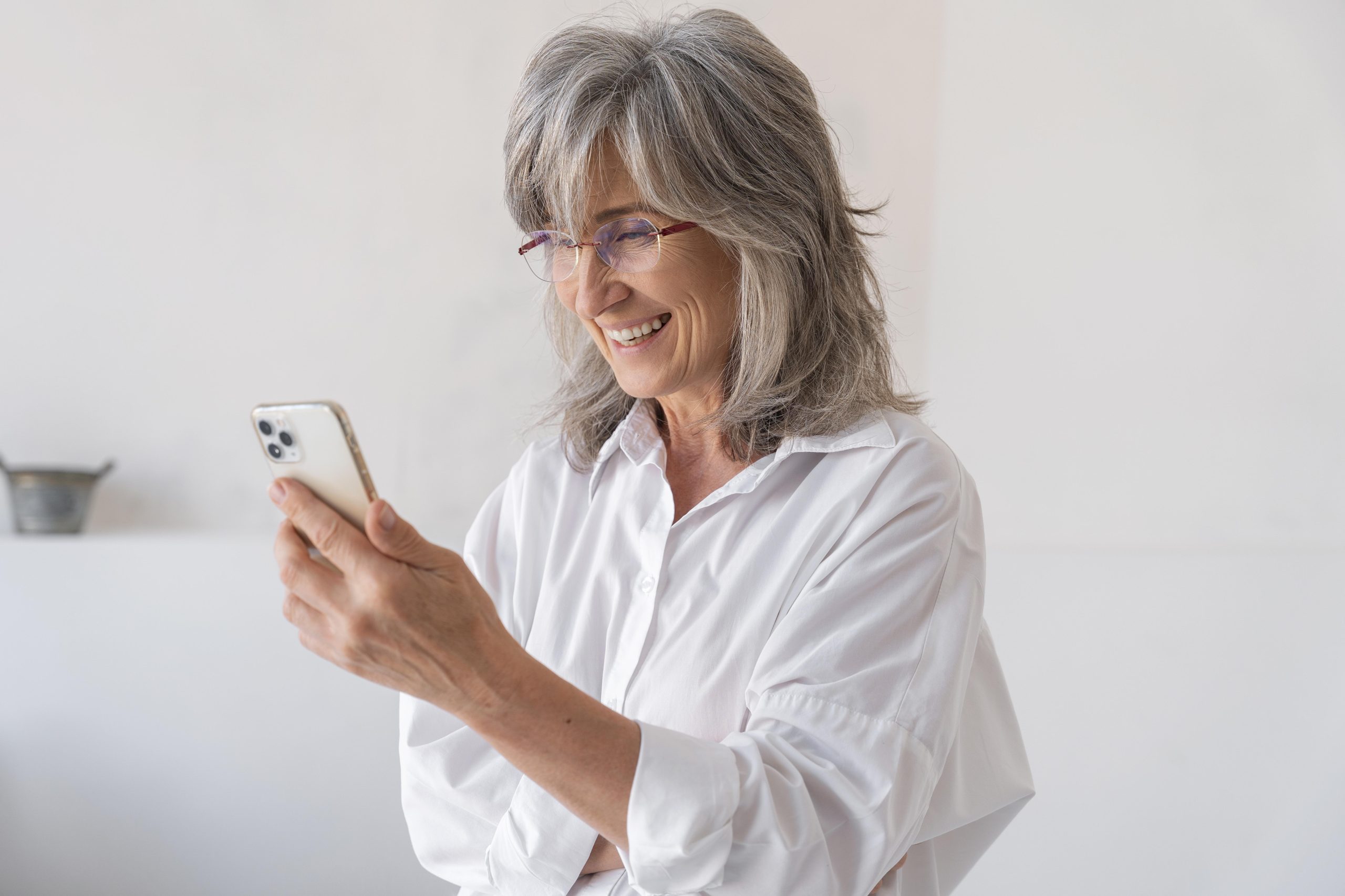 An elderly woman using the AI therapist Earkick to assess her mental well-being
